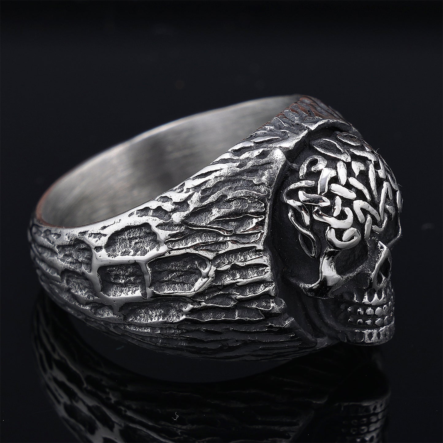 Unique Punk Skull Ring for Men Stylish and Bold Gothic Statement Jewelry