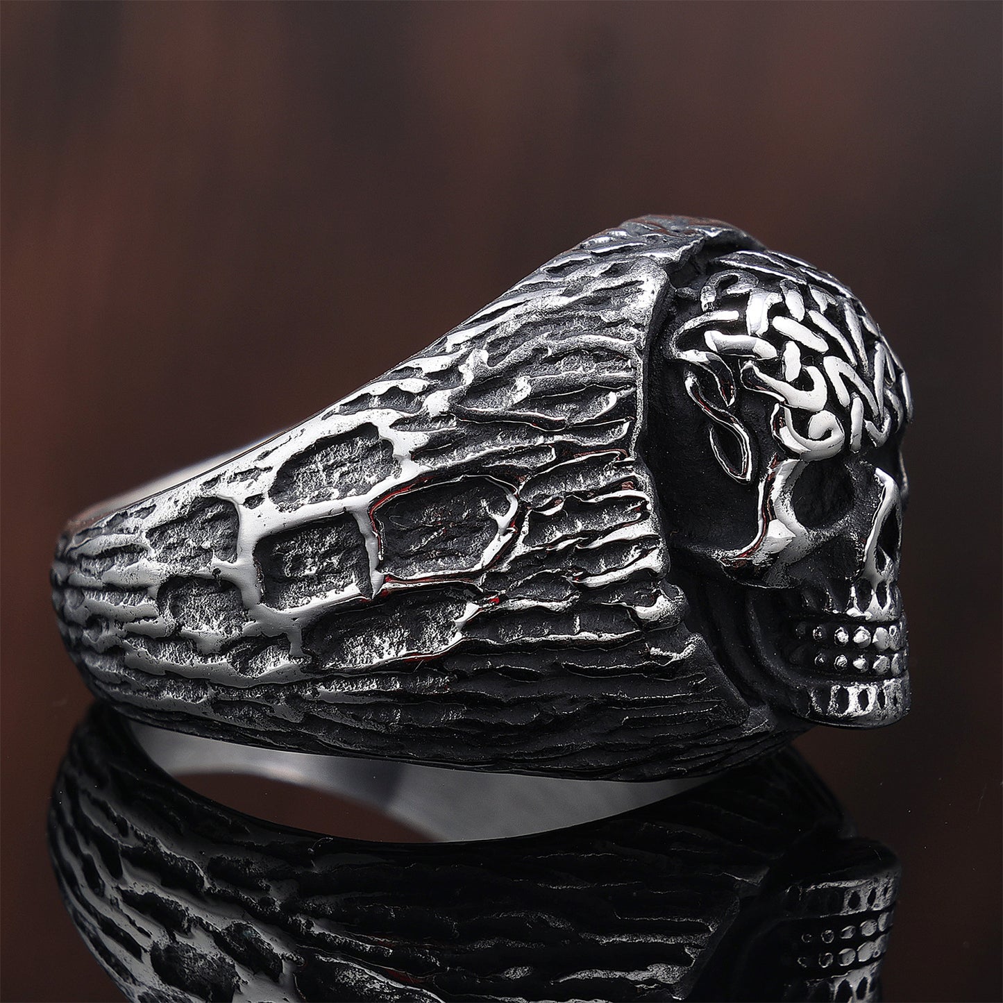 Unique Punk Skull Ring for Men Stylish and Bold Gothic Statement Jewelry